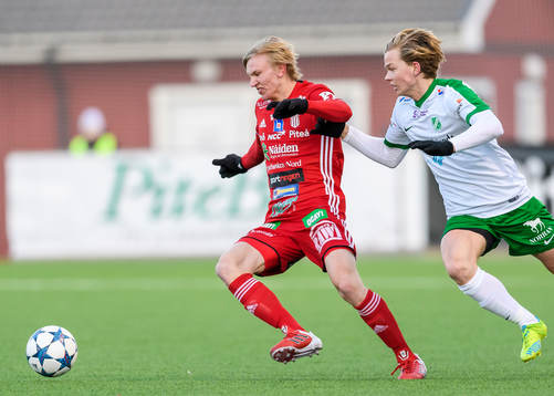 Piteås Johannes Lidström med bollen