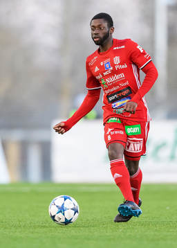 Piteås Samuel Naiwo med bollen