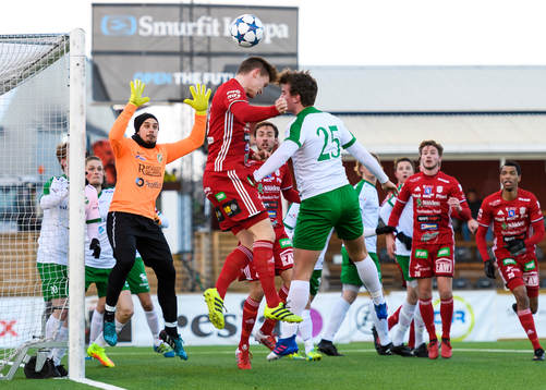 Piteås Fredrik Lundgren i nickduell med Moröns Ludvig