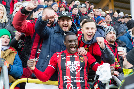 Östersunds Ken Sema jublar