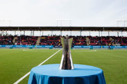 pokalen innan finalen i Svenska Cupen mellan Östersund och