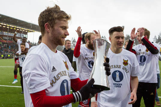Östersunds Dennis Widgren är på väg att höja bucklan