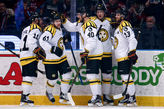 Brynäs Kevin Clark Jesper Jensen och Ryan Gunderson jublar