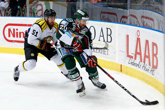 Brynäs Marc Zanetti och Frölundas Joel Lundqvist