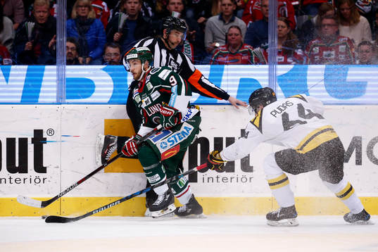Frölundas Casey Wellman och Brynäs Jonathan Pudas