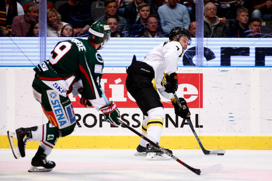 Frölundas Casey Wellman och Brynäs Marcus Ersson