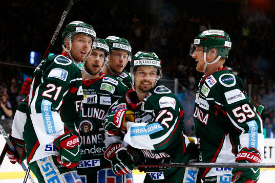 Frölundas Christoffer Ehn och Simon Hjalmarsson jublar med