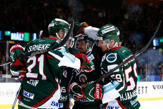 Frölundas Christoffer Ehn och Simon Hjalmarsson jublar med