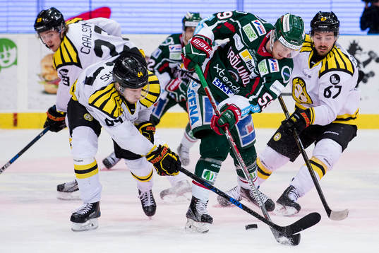 Frölundas Simon Hjalmarsson mot Brynäs Jonathan Pudas och