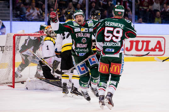 Frölundas Patrik Carlsson jublar