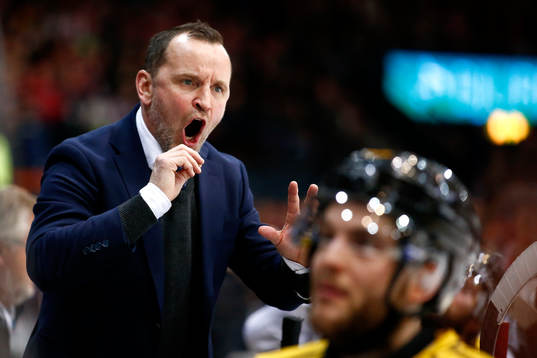 Brynäs tränare Thomas Berglund reagerar