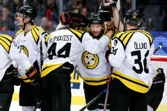 Brynäs spelare jublar