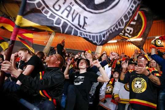 Brynäs supportrar jublar