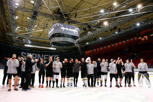 Brynäs spelare jublar
