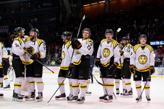 Brynäs jublar framför sina supportrar