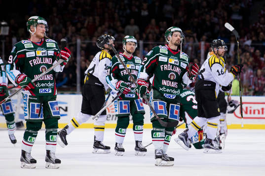 Frölundas Simon Hjalmarsson och Patrik Carlsson deppar