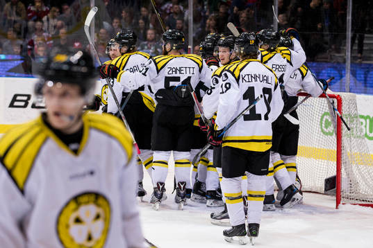 Brynäs jubel som kom av sig lite då Jonathan Granström
