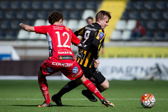 Häckens Theo Kornbakk mot Elfsborgs Adrian Zeka