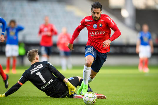 Örgrytes William Atashkadeh tar sig förbi Åtvidabergs