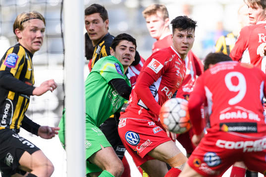 Trångt vid Elfsborgs hörna och Elfsborgs Mattias Özgün