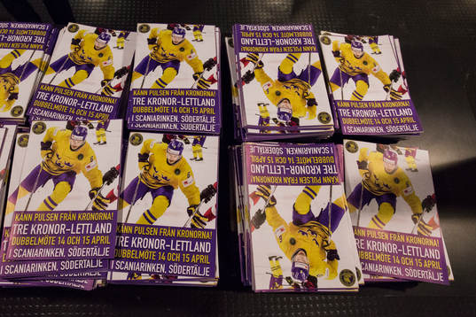 Matchprogram på ett bord