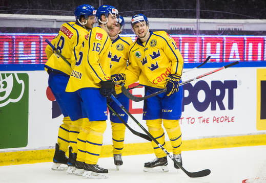 Sveriges Petter Emanuelsson jublar med Emil Pettersson