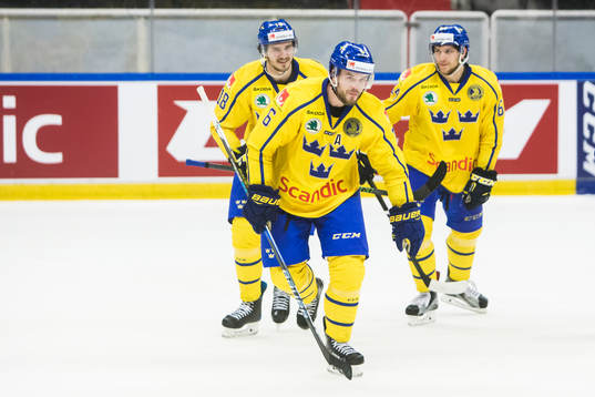 Sveriges Oscar Fantenberg jublar med Dennis Everberg och