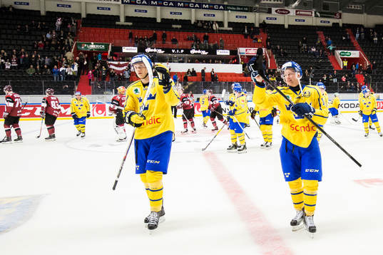 Sveriges Johan Ryno och Pär Lindholm med lagkamrater