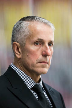 Lettlands förbundskapten Bob Hartley