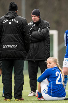 Stattenas Stephanie Petersson deppar