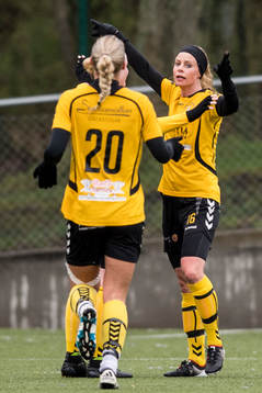 Glimåkras Sofie Andersson jublar med Erika Martinsson