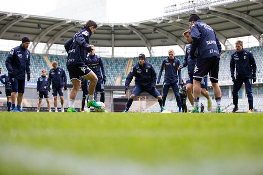 IFK Göteborgs Emil Salomonsson i mitten på kvadraten