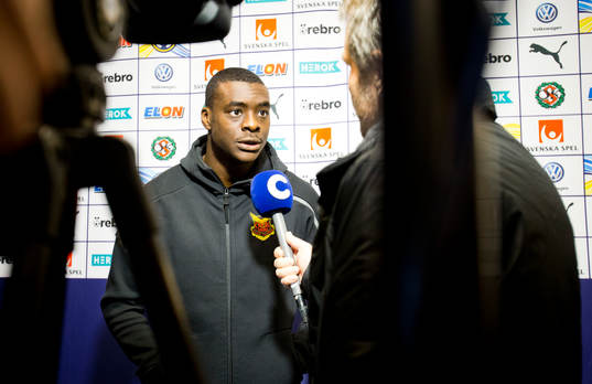 Östersunds Ken Sema blir intervjuad av cmore