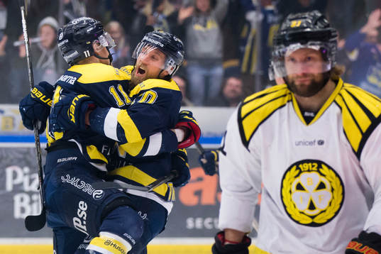 s Simon Önerud och Martin Thörnberg  jublar och Brynäs