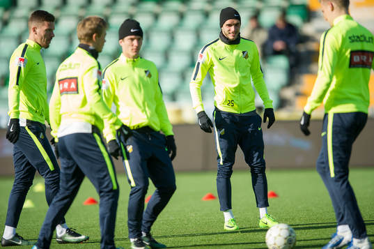 Häcken värmer upp
