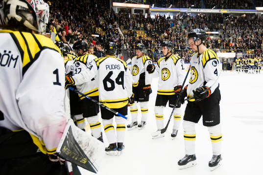 Brynäs Jonathan Pudas och Brynäs Marcus Ersson lämnar