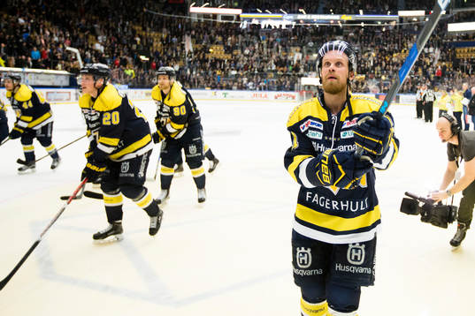 s Mattias Tedenby jublar