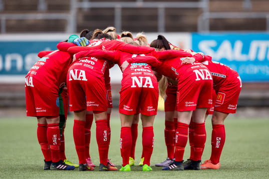 Örebro samlade innan avspark i  fotbollsmatchen i