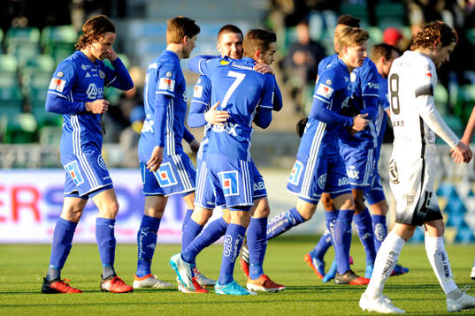 Sundsvalls Kristinn Freyr Sigurdsson jublar med lagkamrater