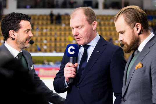 Cmores Tommy Åström och Sanny Lindström (h) intervjuar
