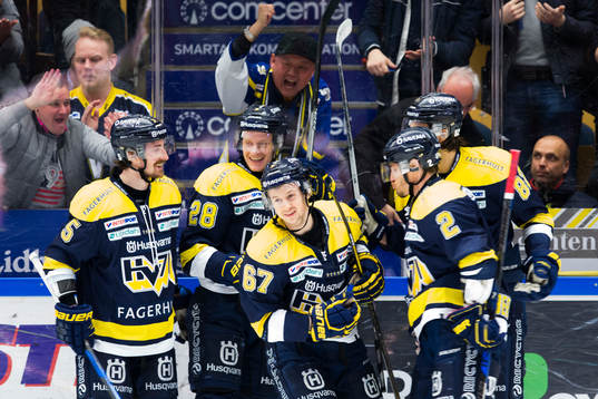 s Christoffer Törngren jublar