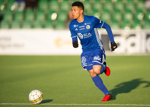 Sundsvalls Romain Gall med boll