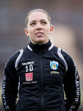 Göteborgs Elin Rubensson på line up innan fotbollsmatchen