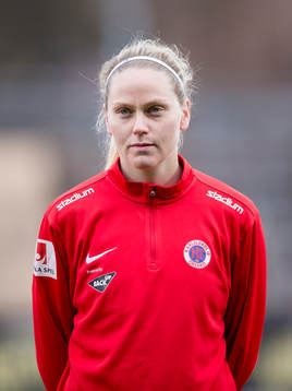 Örebros Lisa Dahlkvist på line up innan fotbollsmatchen i