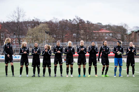 Göteborg på line up innan fotbollsmatchen i
