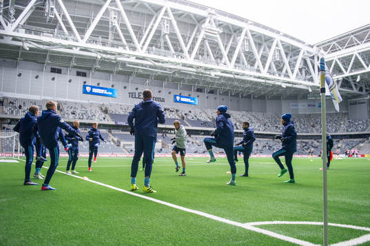 Djurgårdens spelare värmer upp