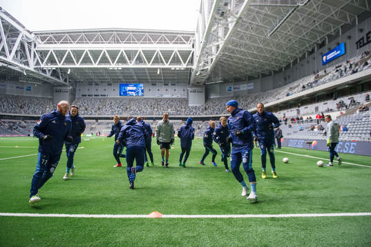 Djurgårdens spelare värmer upp