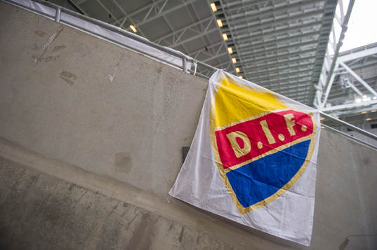 En flagga med Djurgårdens emblem
