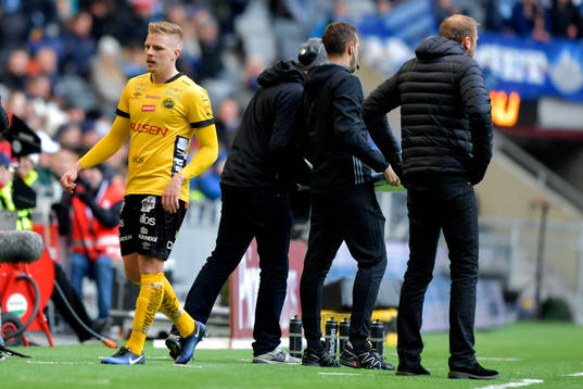 Elfsborgs Per Frick får lämna planen skadad