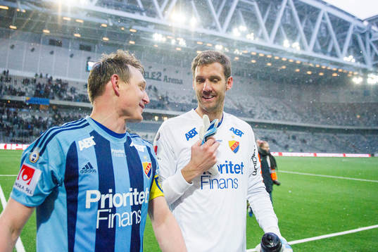 Djurgårdens Kim Källström och målvakt Andreas Isaksson